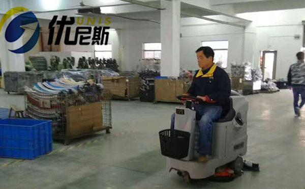 優(yōu)尼斯駕駛式洗地機掃地車雙雙入駐Bair童車車間