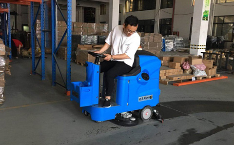 優(yōu)尼斯駕駛式洗地機讓您省錢的利器！