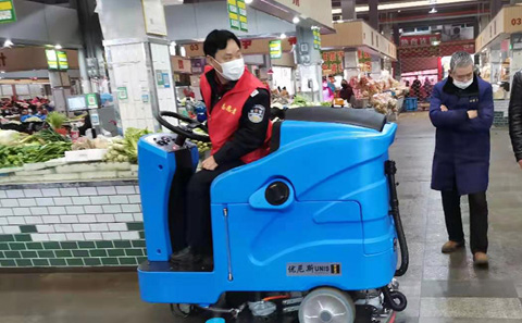 駕駛式洗地機的六項日常維護