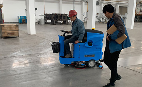 工廠車(chē)間購(gòu)買(mǎi)洗地機(jī)應(yīng)如何選擇