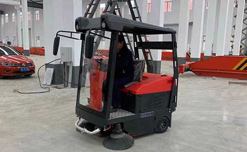 無(wú)錫工廠車間用電動(dòng)掃地機(jī)