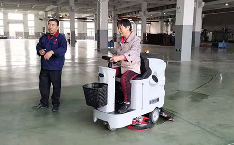 買了駕駛式洗地機(jī)不僅要會(huì)用，還得會(huì)保養(yǎng)與維護(hù)