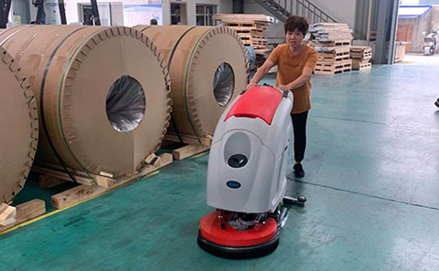優(yōu)尼斯洗地機(jī)廠家告知您：電瓶式洗地機(jī)的好處，不妨了解一下