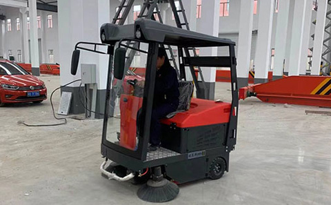鎮(zhèn)江掃地機(jī)-電動(dòng)駕駛式掃地車-工廠車間地面粉塵克星