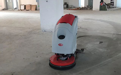 全自動洗地機(jī)可以清洗水泥地面嗎