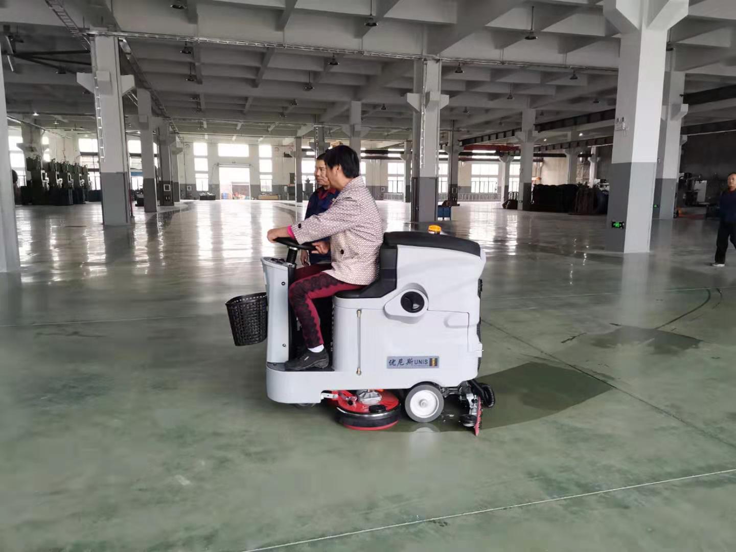 鎮(zhèn)江車(chē)庫(kù)洗地機(jī)