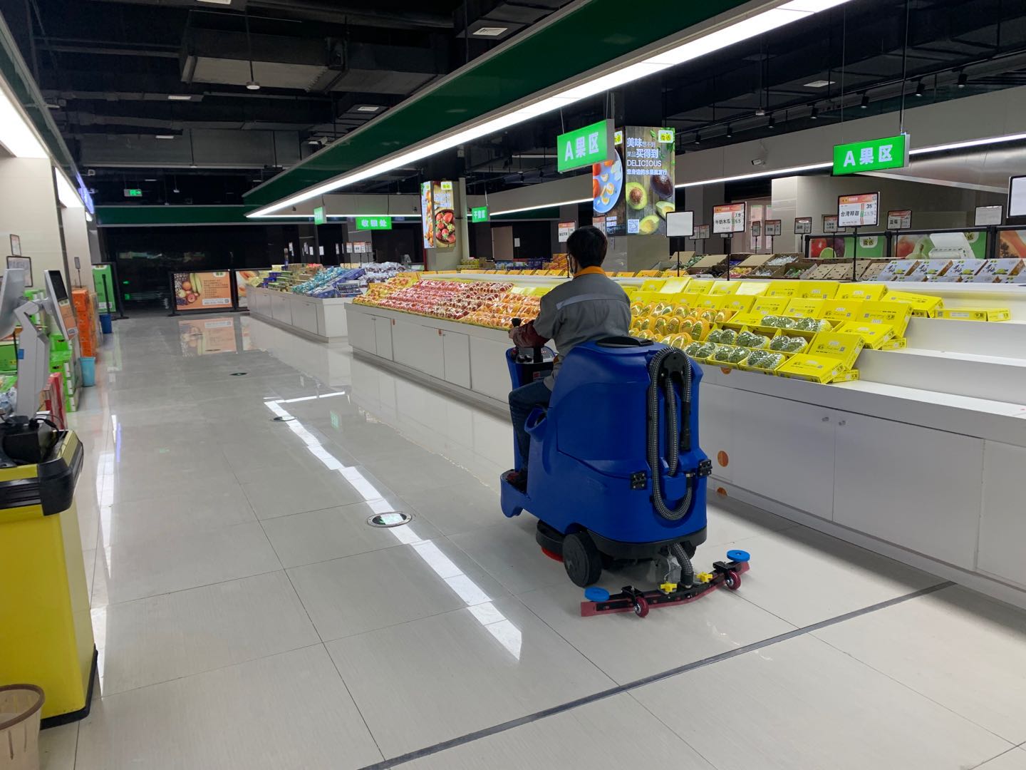 優(yōu)尼斯電瓶式洗地機