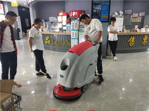 手推式洗地機