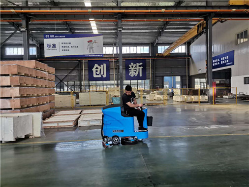 無(wú)錫工廠全自動(dòng)駕駛式洗地機(jī)