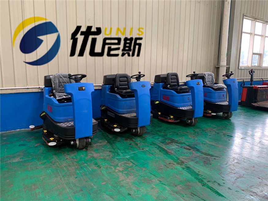 優(yōu)尼斯駕駛式洗地機U900