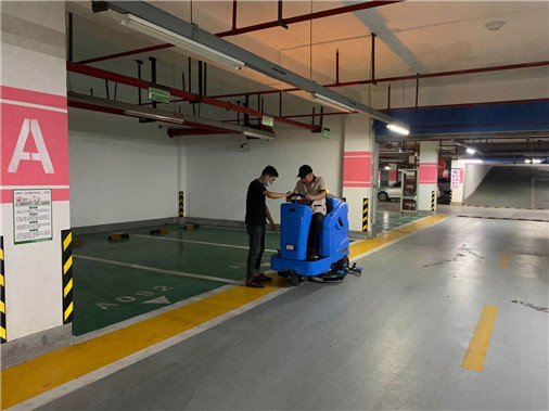 車庫(kù)用駕駛式洗地機(jī)U900