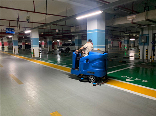 物業(yè)用駕駛式洗地機U900