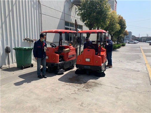 無(wú)錫工廠駕駛式掃地機(jī)