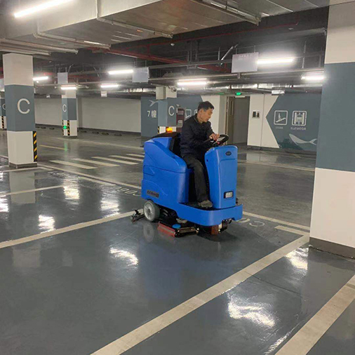 優(yōu)尼斯駕駛式洗地機(jī)
