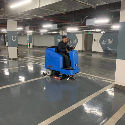 車庫(kù)用大型駕駛式洗地機(jī)